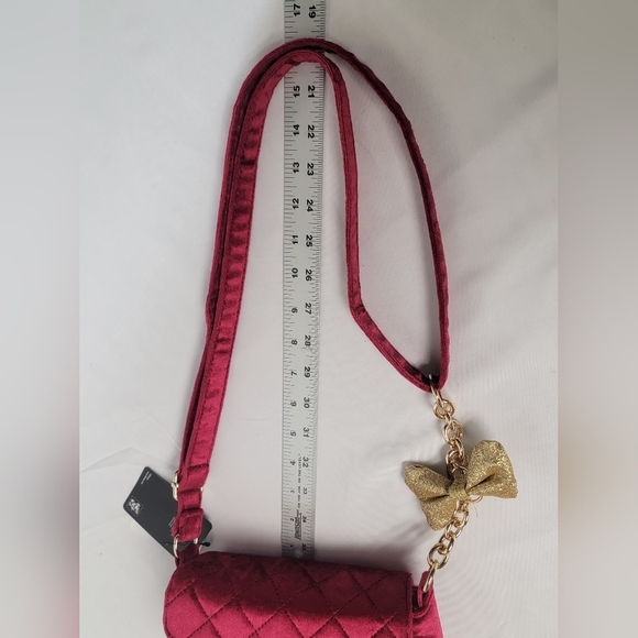 Bioworld Disney Minnie Mouse Burgandy Quilted Crossbody Bag with Gold Bow - Picture 7 of 9